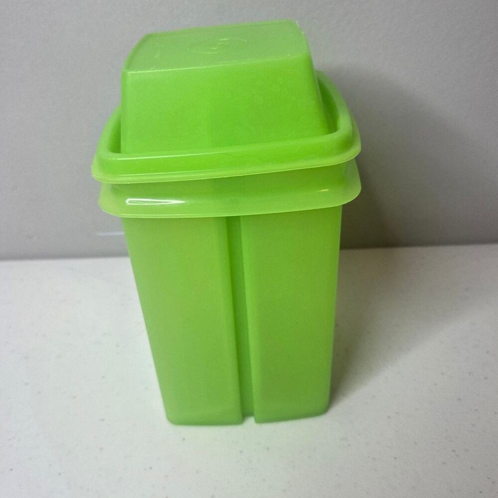 Tupperware Pick-A-Deli Container 1560 Pickle Olive Keeper Lime Green Vintage